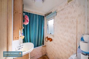 Park Home Bathroom- click for photo gallery
